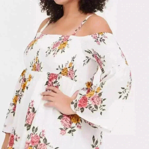 TORRID Challis Cold Shoulder  Blouse Size 3 (22-24) - Picture 3 of 12